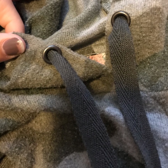 Camo Hoodie - Picture 4 of 7